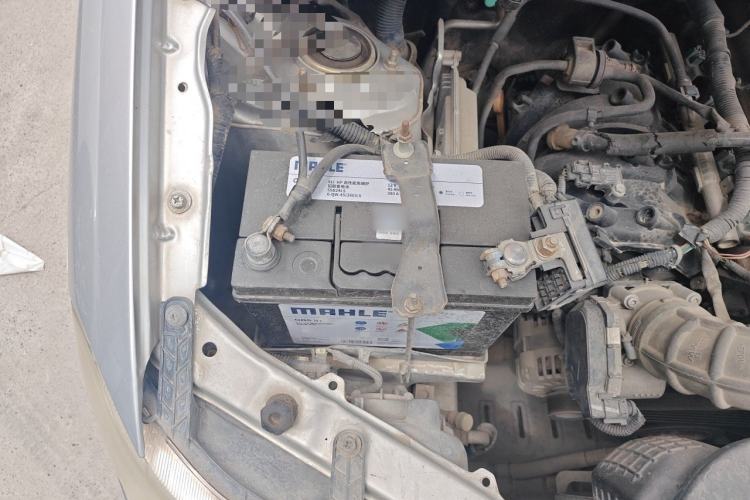 Used Wuling Hongguang 2014 1.5L S Standard Version Engine Bay Right