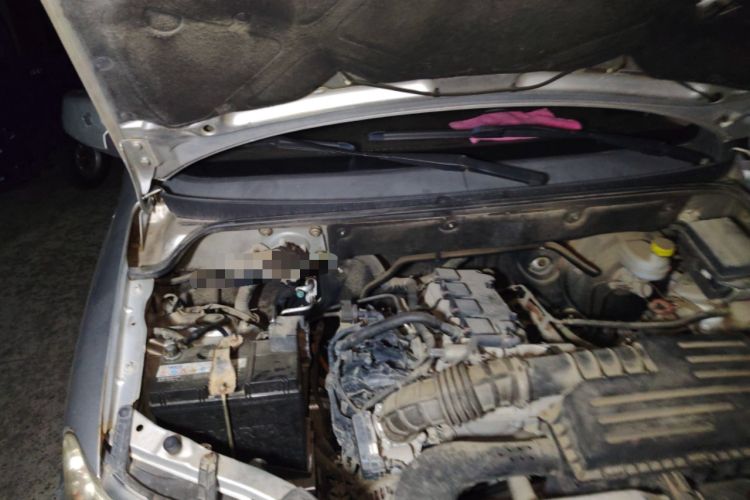 Used Wuling Hongguang 2014 1.5L S Standard Version Engine Bay Right