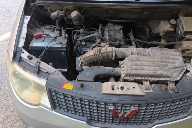 Used Wuling Hongguang 2014 1.5L Base Version Engine Bay Right