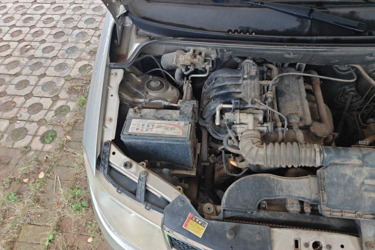 Used Wuling Hongguang 2014 1.2L S Comfort Model China IV Engine Bay Right