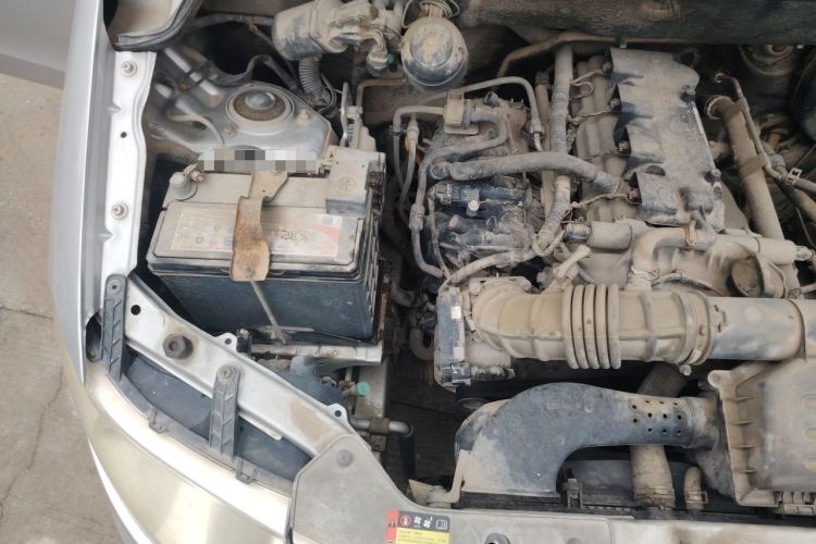 Used Wuling Hongguang 2014 1.5L Standard Version Engine Bay Right