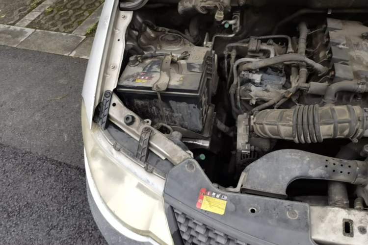 Used Wuling Hongguang 2014 1.5L Base Version Engine Bay Right