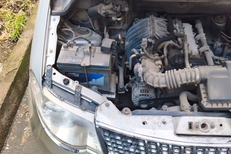 Used Wuling Hongguang 2014 1.2L Standard Model China IV Engine Bay Right