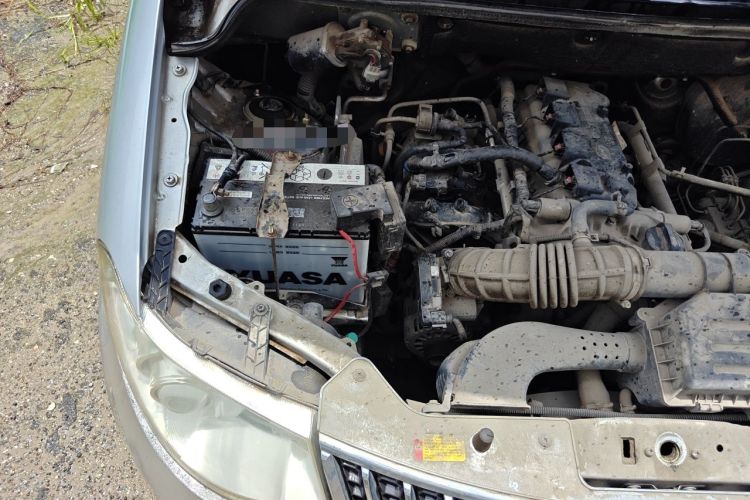Used Wuling Hongguang 2014 1.5L Standard Version Engine Bay Right