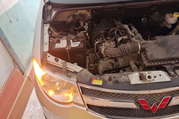 Used Wuling Hongguang 2014 1.2L S Comfort Model China IV Engine Bay Right
