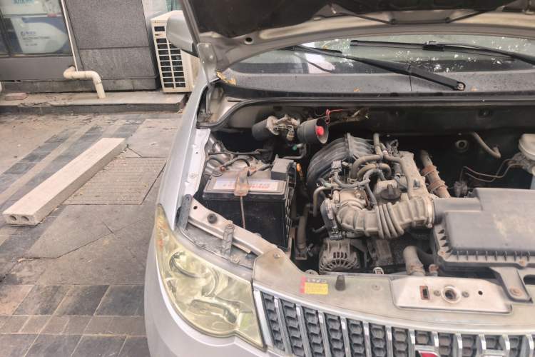 Used Wuling Hongguang 2014 1.2L Standard Model China IV Engine Bay Right
