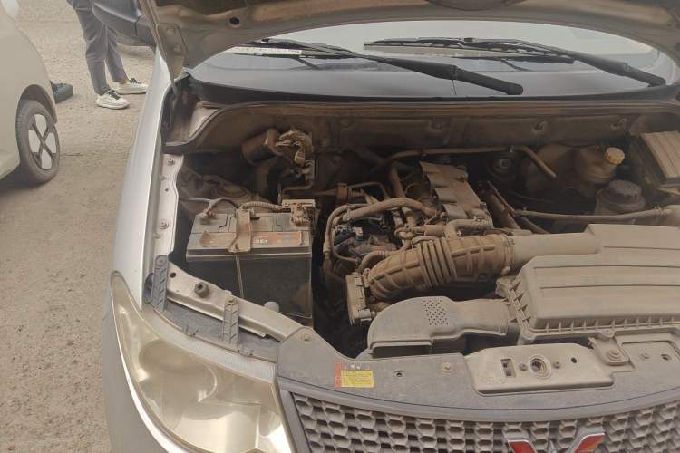 Used Wuling Hongguang 2014 1.5L Base Version Engine Bay Right