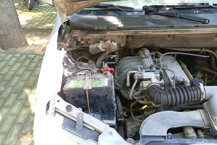 Used Wuling Hongguang 2014 1.2L Standard Model China IV Engine Bay Right