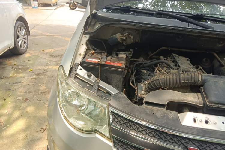 Used Wuling Hongguang 2014 1.5L S Comfort Model Engine Bay Right