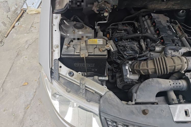 Used Wuling Hongguang 2014 1.5L Standard Version Engine Bay Right