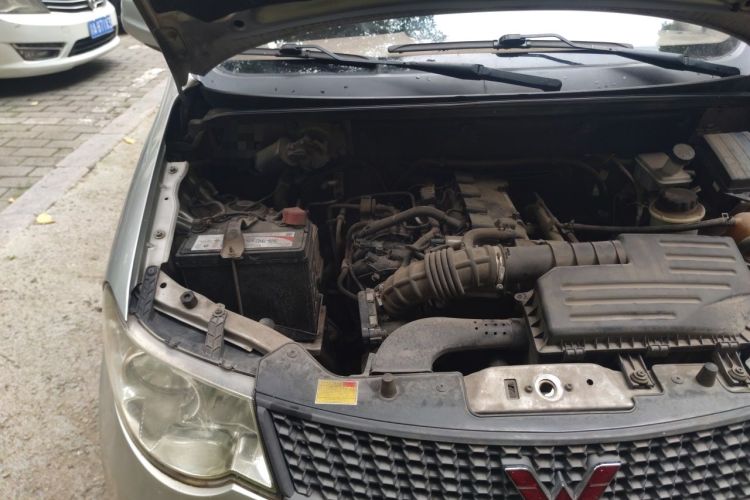 Used Wuling Hongguang 2014 1.5L Base Version Engine Bay Right