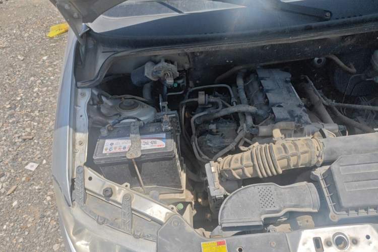 Used Wuling Hongguang 2014 1.5L Standard Version Engine Bay Right