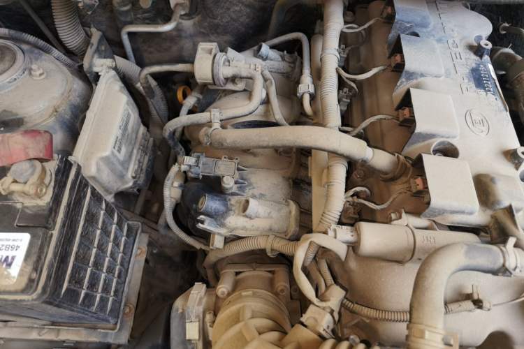 Used Wuling Hongguang 2014 1.5L Base Version Engine Bay Right