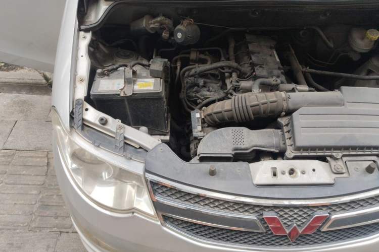 Used Wuling Hongguang 2014 1.5L S Standard Version Engine Bay Right