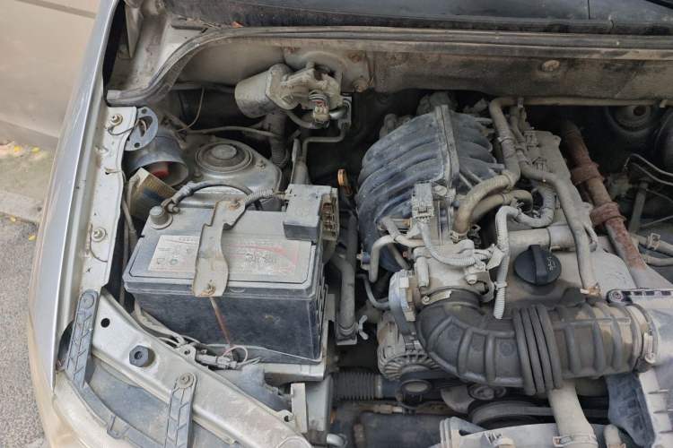 Used Wuling Hongguang 2014 1.2L Standard Model China IV Engine Bay Right