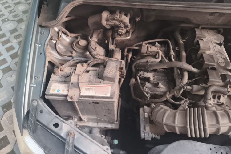 Used Wuling Hongguang 2014 1.5L Base Version Engine Bay Right