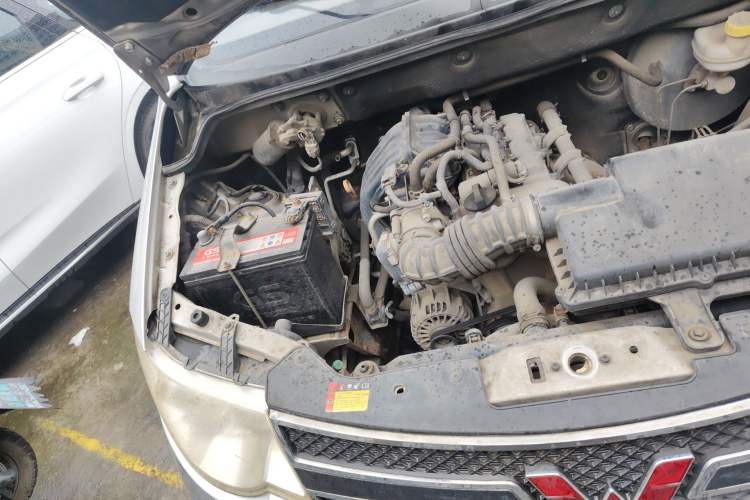 Used Wuling Hongguang 2014 1.2L S Standard Version China IV Standard Engine Bay Right