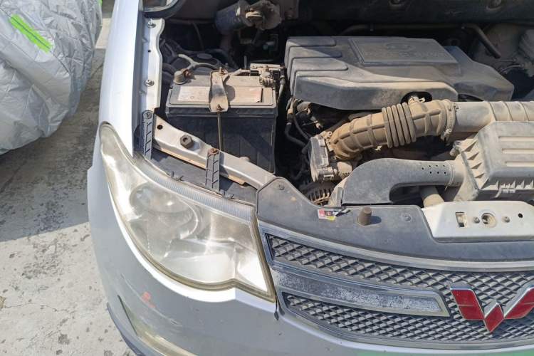 Used Wuling Hongguang 2014 1.5L S Luxury Model Engine Bay Right