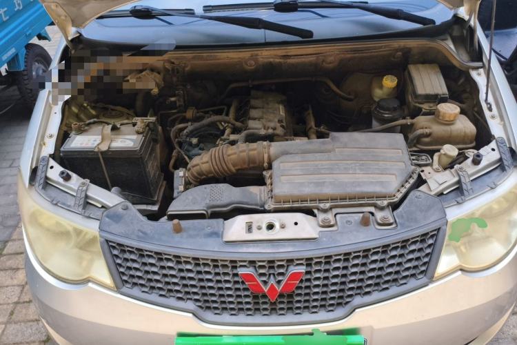 Used Wuling Hongguang 2014 1.5L Base Version Engine Bay