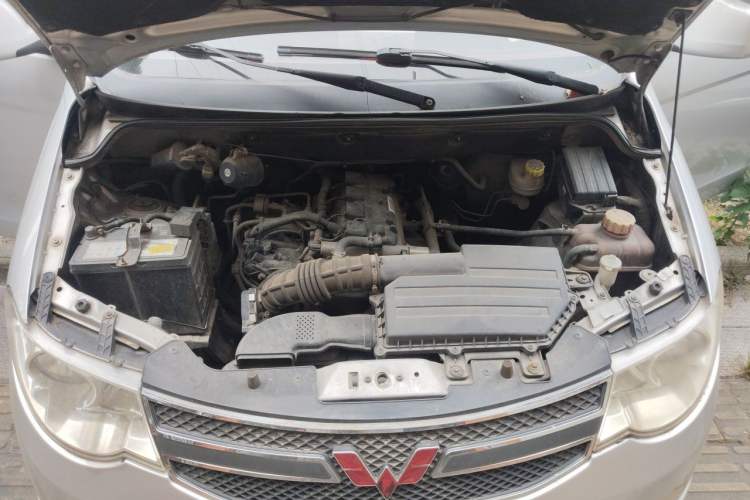 Used Wuling Hongguang 2014 1.5L S Standard Version Engine Bay