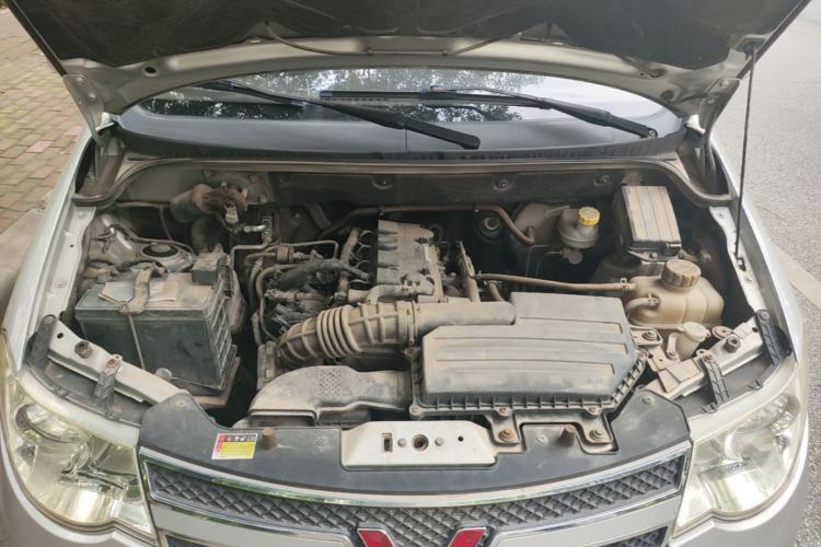 Used Wuling Hongguang 2014 1.5L S Standard Version Engine Bay