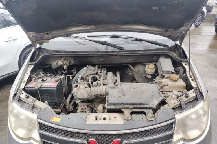 Used Wuling Hongguang 2014 1.2L S Standard Version China IV Standard Engine Bay