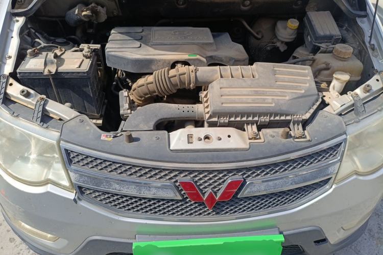 Used Wuling Hongguang 2014 1.5L S Luxury Model Engine Bay