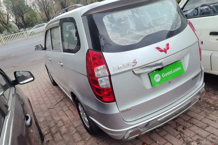 Used Wuling Hongguang 2014 1.5L S Standard Version Exterior 2