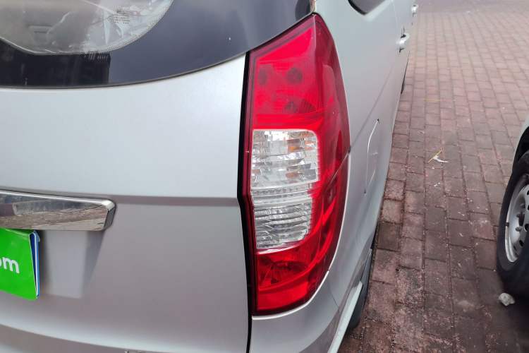 Used Wuling Hongguang 2014 1.5L S Standard Version Exterior 3