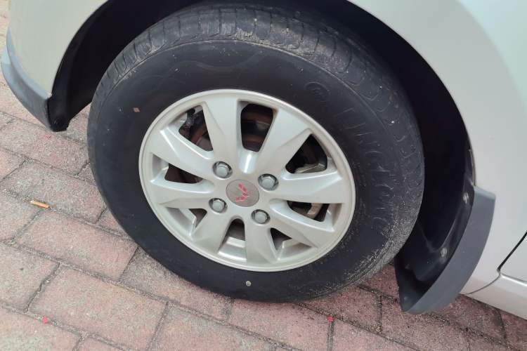 Used Wuling Hongguang 2014 1.5L S Standard Version Exterior 4