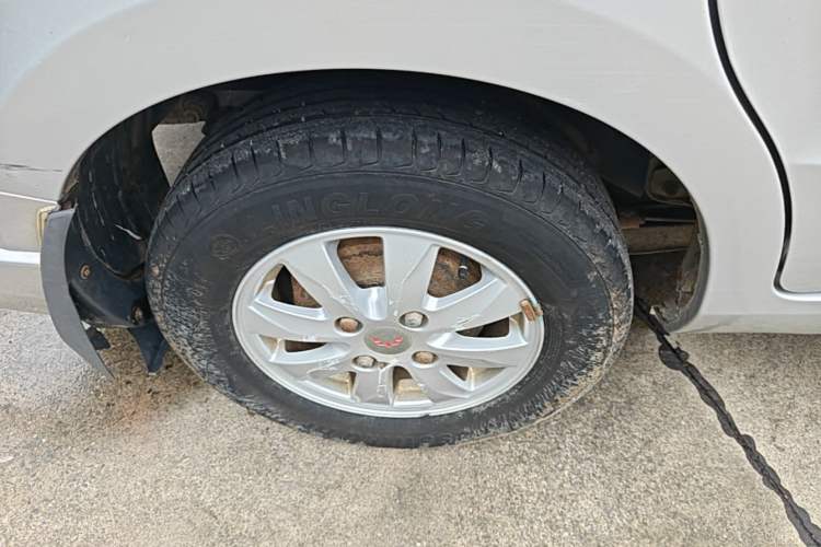 Used Wuling Hongguang 2014 1.5L S Standard Version Exterior 5