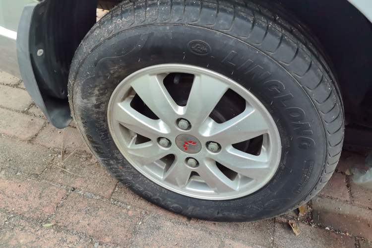 Used Wuling Hongguang 2014 1.5L S Standard Version Exterior 5