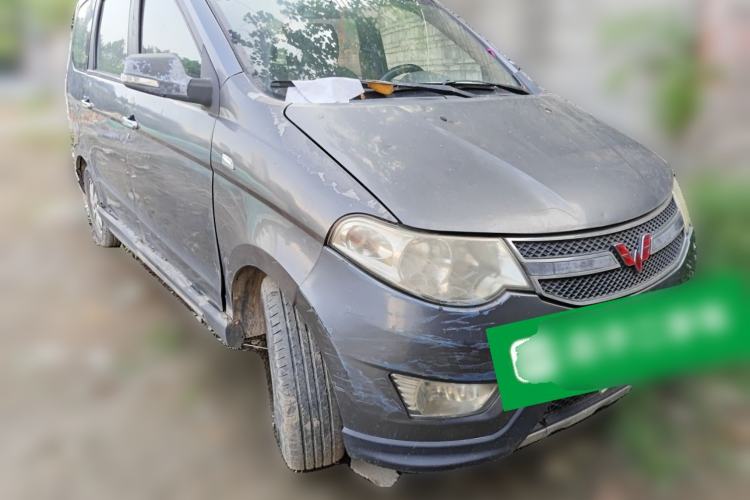Used Wuling Hongguang 2014 1.5L S Luxury Model Front Right 45 Deg