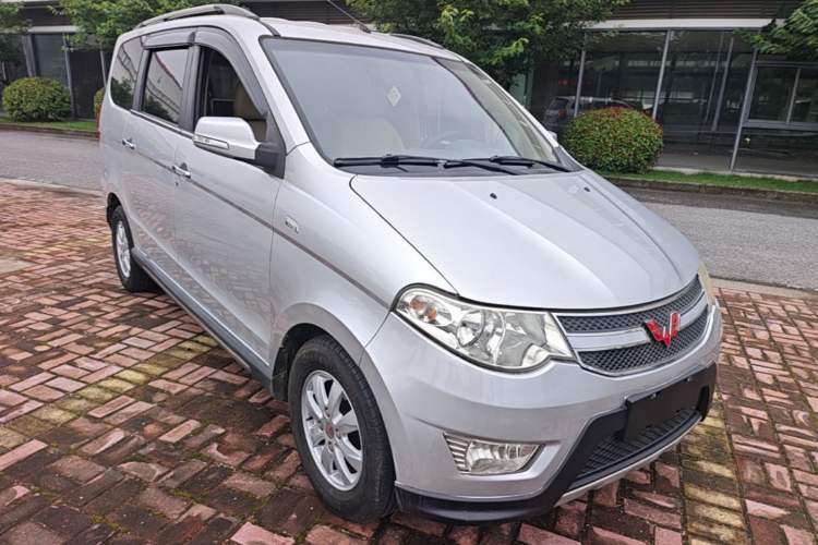 Used Wuling Hongguang 2014 1.5L S Luxury Model Front Right 45 Deg