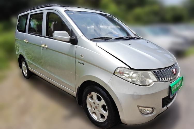 Used Wuling Hongguang 2014 1.5L Standard Version Front Right 45 Deg