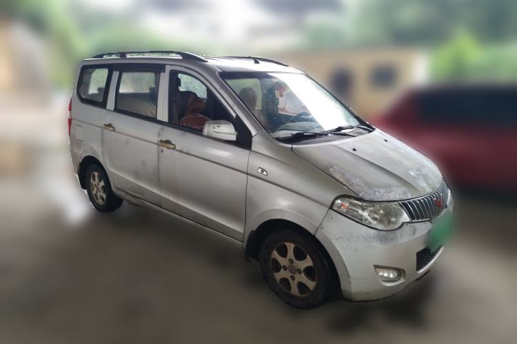 Used Wuling Hongguang 2014 1.5L Standard Version Front Right 45 Deg