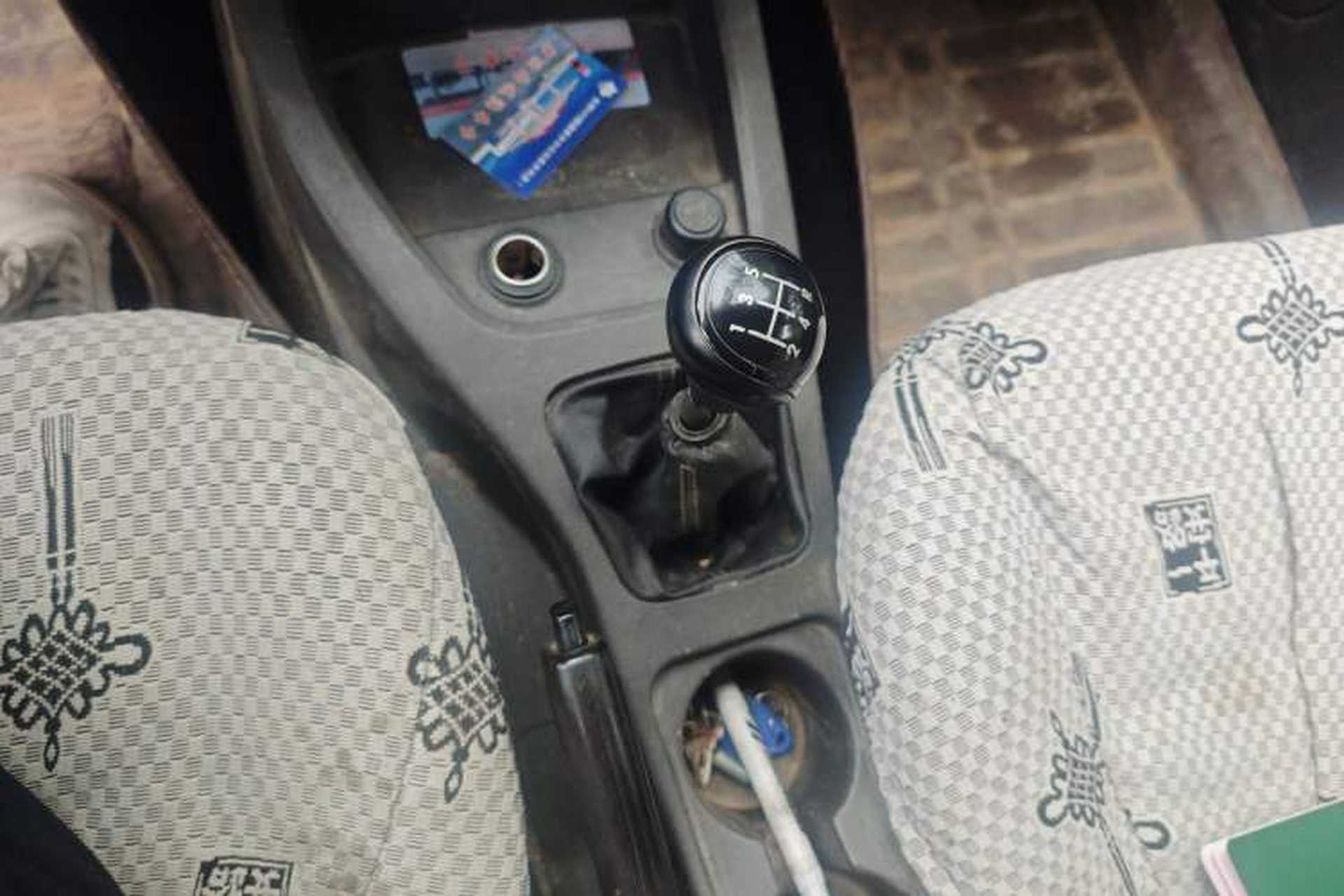 Used Wuling Hongguang 2014 1.5L Base Version Gear Lever