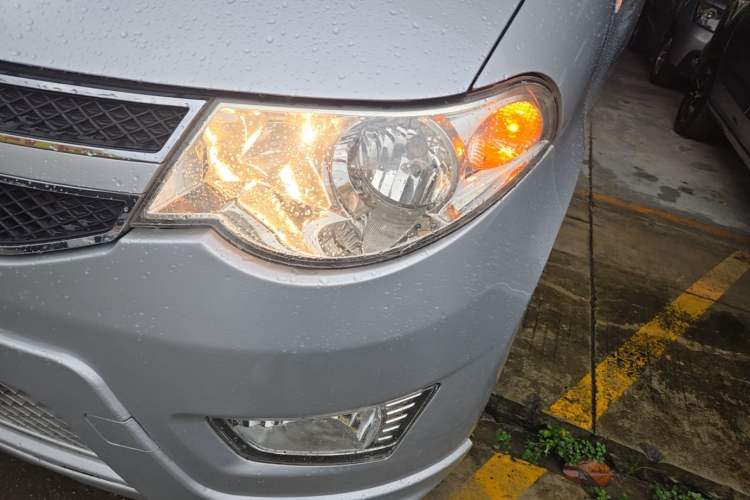 Used Wuling Hongguang 2014 1.5L S Standard Version Left Front Headlight