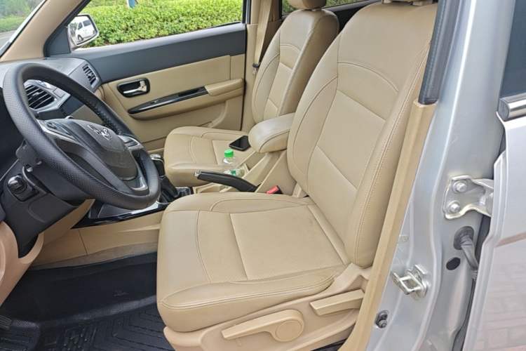 Used Wuling Hongguang 2014 1.5L S Luxury Model Left Front Seat