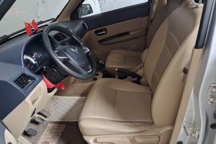 Used Wuling Hongguang 2014 1.2L S Comfort Model China IV Left Front Seat
