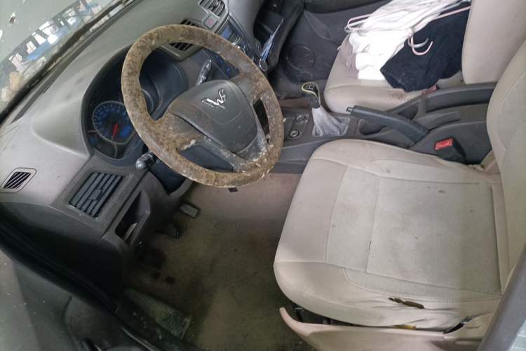 Used Wuling Hongguang 2014 1.5L S Standard Version Left Front Seat