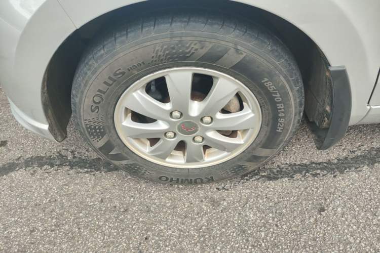 Used Wuling Hongguang 2014 1.5L S Standard Version Left Front Wheel Hub