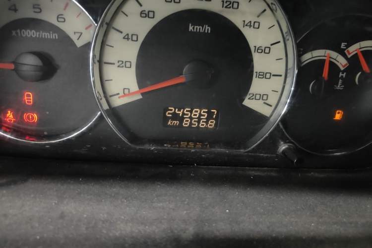 Used Wuling Hongguang 2014 1.5L S Comfort Model Odometer Close Up