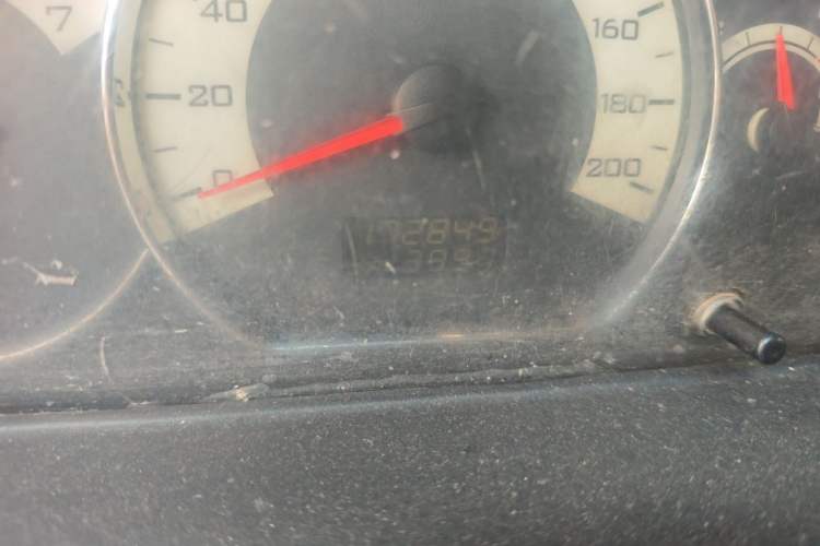 Used Wuling Hongguang 2014 1.5L S Luxury Model Odometer Close Up