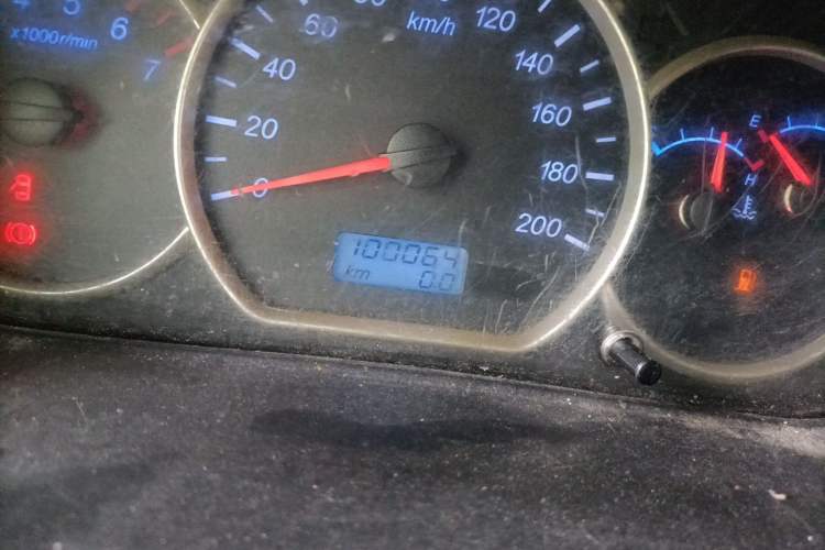 Used Wuling Hongguang 2014 1.5L S Standard Version Odometer Close Up