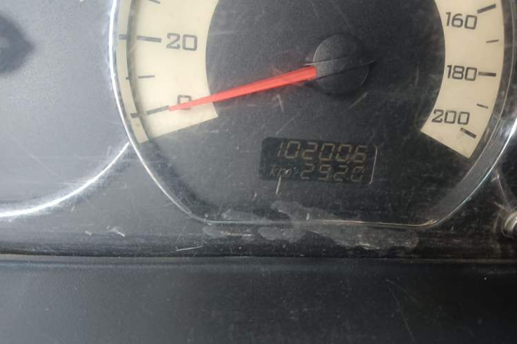 Used Wuling Hongguang 2014 1.5L S Comfort Model Odometer Close Up
