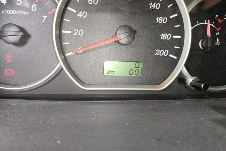 Used Wuling Hongguang 2014 1.5L Standard Version Odometer Close Up