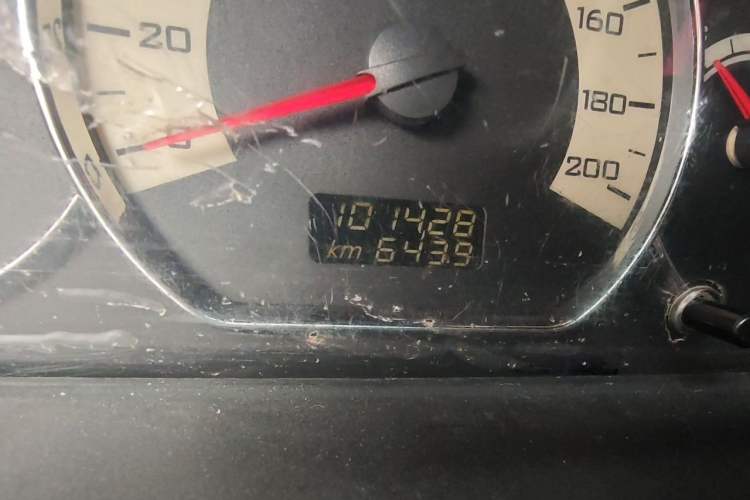 Used Wuling Hongguang 2014 1.5L S Comfort Model Odometer Close Up