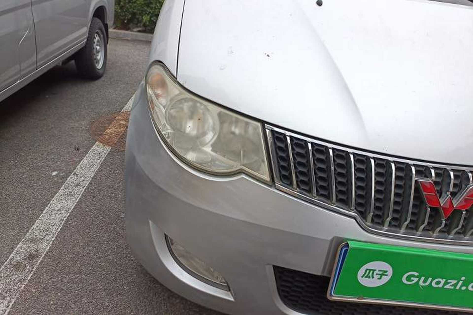 Used Wuling Hongguang 2014 1.5L Standard Version Right Front Headlight
