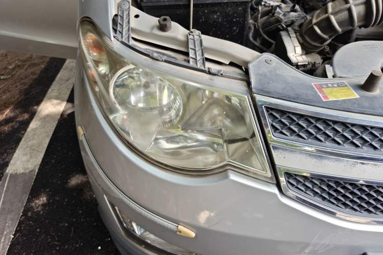 Used Wuling Hongguang 2014 1.5L S Comfort Model Right Front Headlight